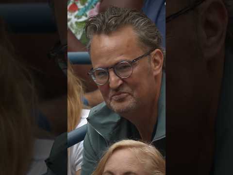 Matthew Perry DISTRACTS Iga Swiatek in the 2022 US Open final 🤩 #wta #tennis #shorts