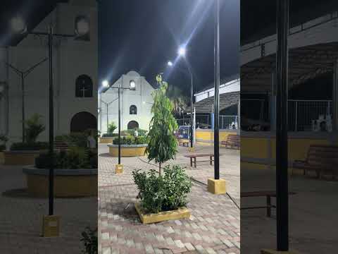 Así luce el parque central de Posoltega de noche