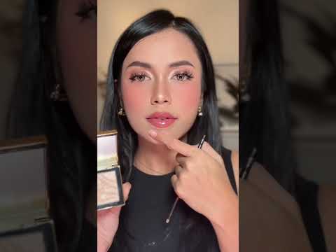 الهايلايتر بطريقة الأجانب ✨ لمعة راقية في ثواني | Foreign girl highlighter glow tutorial