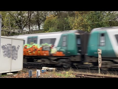 HALLOWEEN GRAFFITIED 350407 and a class 220 pairing at Coventry (5/11/22)