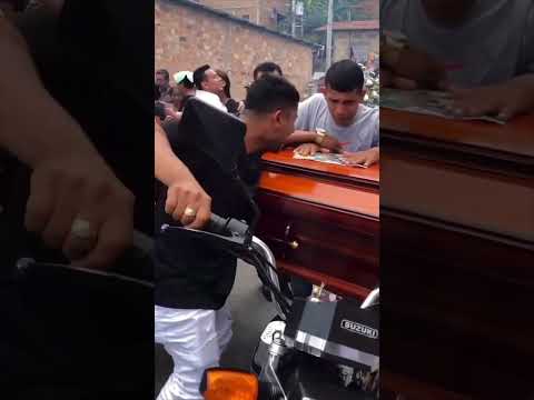 Como é que descansa em paz assim ? #humor #memes #descanseenpaz