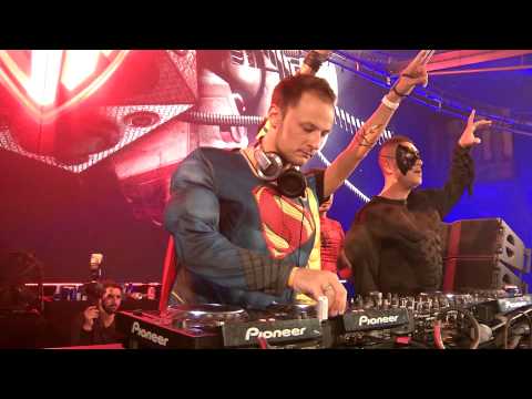 Tomorrowland 2015 | Superheroes - UCsN8M73DMWa8SPp5o_0IAQQ