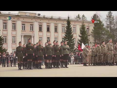 Женский батальон на параде фото