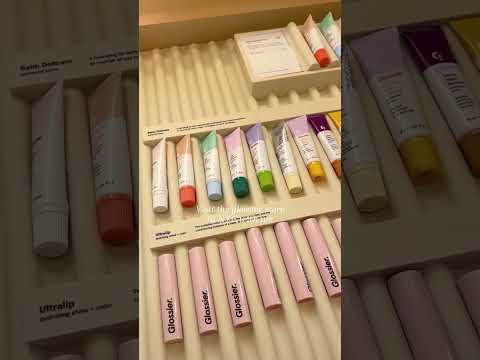 Visit the glossier store in nyc with me ❤️✨ #glossiernyc #glossiermakeup #minivlog #adayinnyc