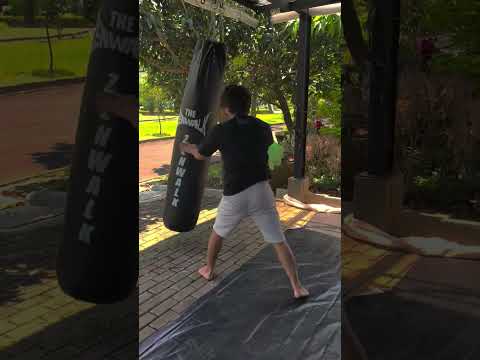 Latihan di Zenwalk Gym