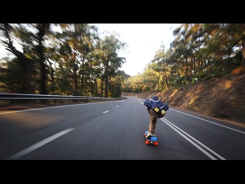 Skating an Australian Highway with Max Vickers - UC2jAMPK5PZ7_-4WulaXCawg
