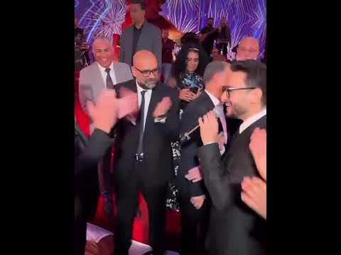 لو غنيت فى ناس كتير هاتقعد فى البيت 😂😂