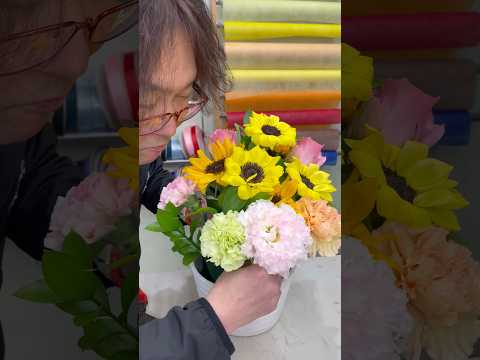 【Colorful flower arrangement using sunflowers】ヒマワリを使ったカラフルなアレンジ