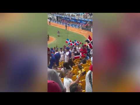 Dominicanos y Boricuas enciende el Estadio Monumental Simon Bolivar