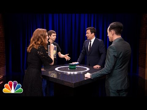 Catchphrase with Julianne Moore, Michael Cera and Alan Cumming - UC8-Th83bH_thdKZDJCrn88g