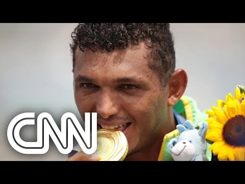 Isaquias Queiroz é campeão mundial na canoagem | CNN DOMINGO