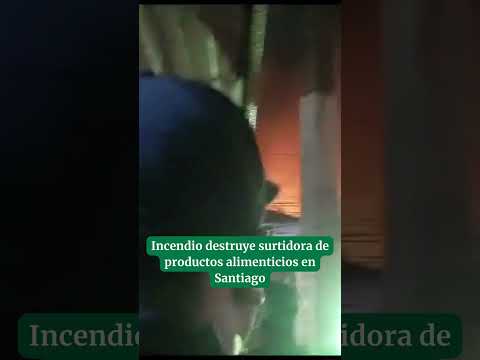 Incendio destruye surtidora de productos alimenticios en Santiago