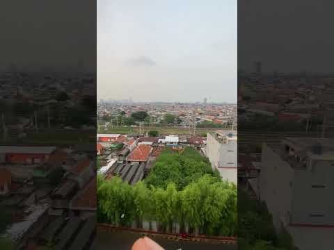 SUASANA PEMUKIMAN PINGGIRAN DITENGAH KOTA JAKARTA #viral #trending #hiburan #keretaapi