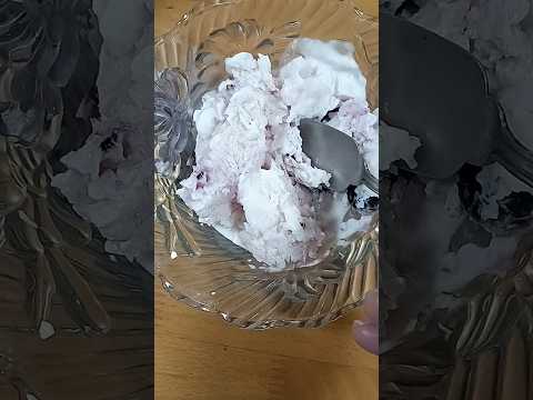 寒くても食べたい😆ヨーグルトアイス混ぜて冷凍するだけ😋