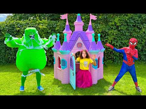 تحول ماكس إلى بطل خارق ويساعد أصدقائه