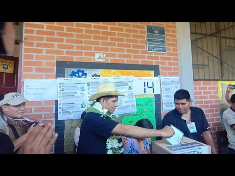 Bolivia presidential candidate Andronico Rodriguez votes in Entre Rios | AFP