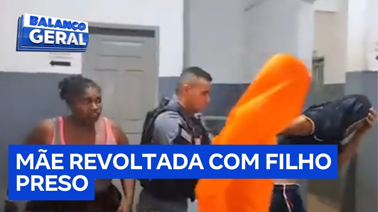 Mãe se revolta ao ver filho preso e agride o jovem dentro da delegacia TV Online Mãe se revolta ao ver filho preso e agride o jovem dentro da delegacia
