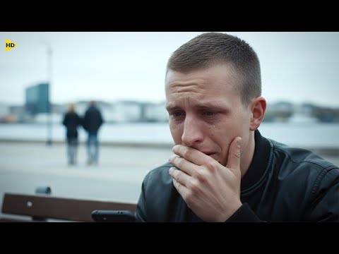 بيخرج من المصحة يلف على أهله .. لكن الكل إتخلوا عنـه فسكت للأبــد 🥲