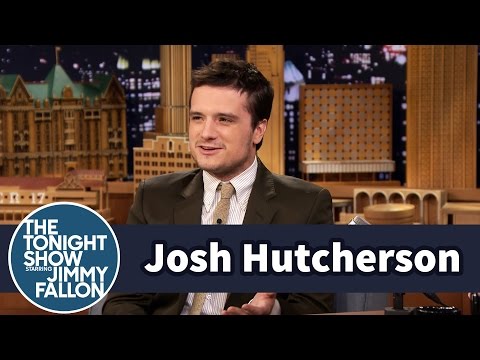 Josh Hutcherson Answers Fans' Twitter Questions - UC8-Th83bH_thdKZDJCrn88g