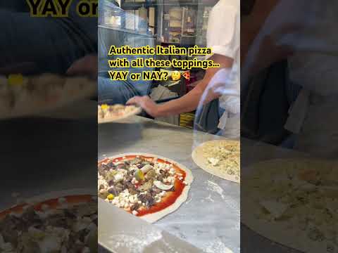#italianpizza #streetfood #pizza #rome #italy #foodie #shorts #authenticpizza
