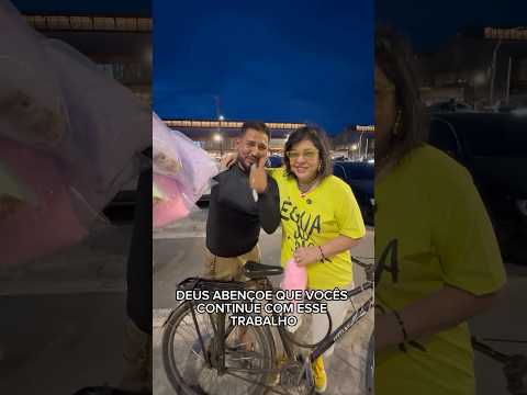 O que vocês acham que eu fiz para alegrar a vida deste trabalhador?