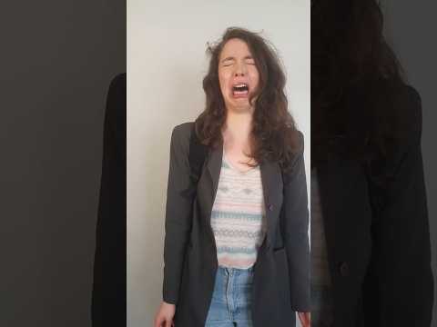 LA FIGURANTE TROP SENSIBLE POUR CE MONDE DE BRUTES  #figuration #humour #tournage #sketch #cinéma