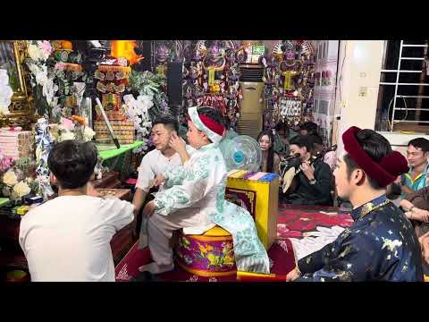 Thành Long dâng văn quan Tâm Phủ cho Tân Đòng 7 tuổi