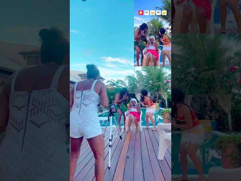 Minha mãe teve que ficar atrás da câmera pra ajudar minha avó. 😂 @mayca.brasil #backstage #short