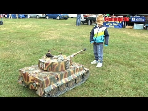 *BIG* RADIO CONTROLLED TANKS ! - UChL7uuTTz_qcgDmeVg-dxiQ