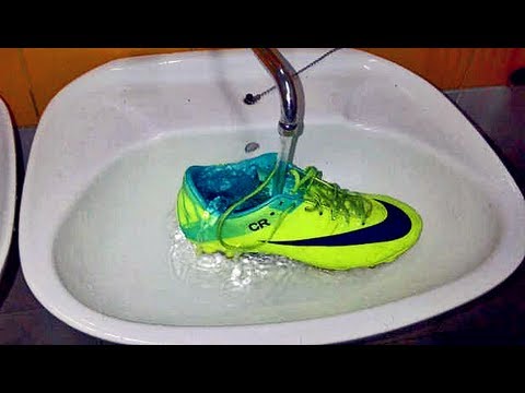 Cristiano Ronaldo Hot Water Trick - "Does it destroy your football boots"? - UCC9h3H-sGrvqd2otknZntsQ
