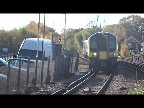 444022 and 450095 arriving at Brockenhurst, SWML (12/11/22)