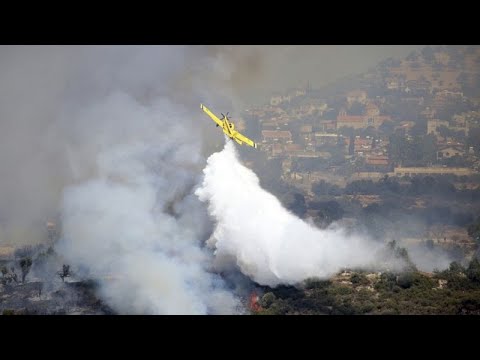 Κύπρος: Ανεξέλεγκτη η πυρκαγιά στην Πάφο - Καίγονται σπίτια, εκκενώνονται χωριά