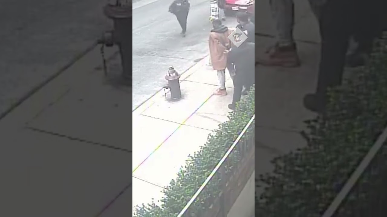 Gun-toting man tackled by citizen amid police chase in New York City