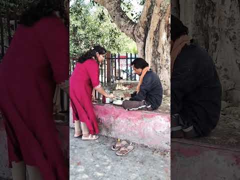 सेवा सुकून और समाधान 🙏🏻🥰🫂#humanity #respect #helping #viralvideo #youtubeshorts