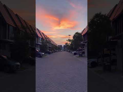 Sunset Setelah Hujan Di Surabaya #deephouse #sunset #surabaya #surabayaexplorer #surabayakeren