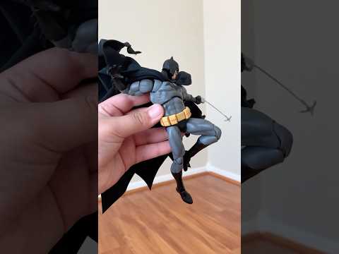Posing Mafex Hush Batman #Mafex #batman #hush #trending #posing #actionfigures #dc #dccomics #shorts