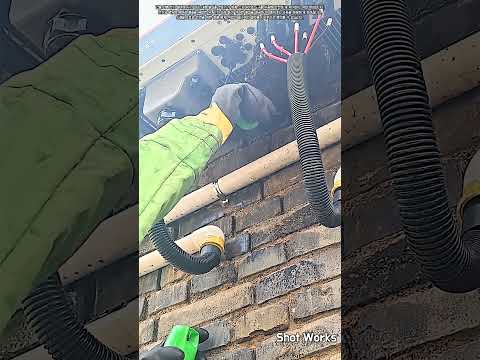 구조물 손상 없이 거대한 벌집을 떼어내는 방제 작업 #worker #process #pestcontrol #waspnest #removal