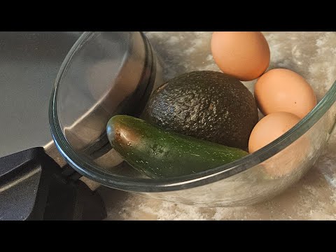 Terri's just doing her thing is live for breakfast. #food #cooking