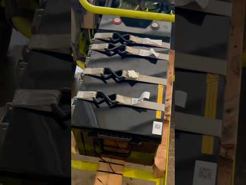 Converting our 2018 RYOBI electric lawnmower to li 00:00 History and background on this mower
14_45 Removing the old lead-acid batteries
22_15 Changing