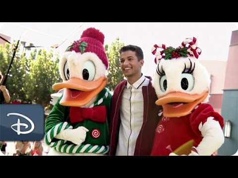 Celebrity Fashion at 'The Disney Parks’ Magical Christmas Celebration' - UC1xwwLwm6WSMbUn_Tp597hQ