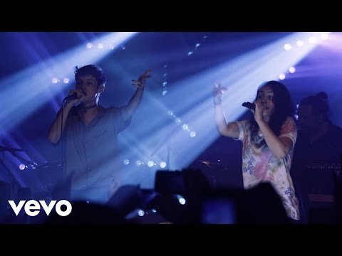 Alessia Cara - Here (Vevo Presents) ft. Troye Sivan - UC2pmfLm7iq6Ov1UwYrWYkZA