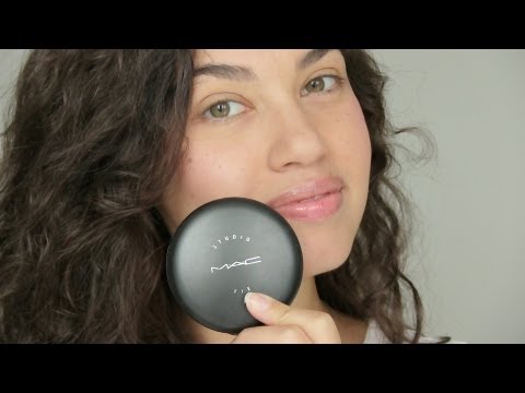 How to Use Powder and Powder Foundation​​​ | Eman​​​ - UCaZZh0mI6NoGTlmeI6dbP7Q