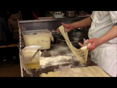 Chinese Chef Makes Noodles by Hand. Hand Pulled Noodles. London Street Food - UCdNO3SSyxVGqW-xKmIVv9pQ