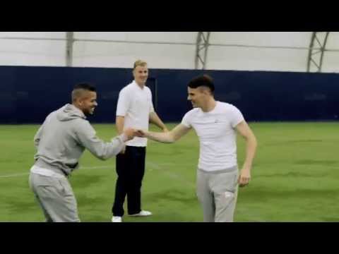 F2 Freestylers test Joe Hart's Tekkers...... - UCKvn9VBLAiLiYL4FFJHri6g