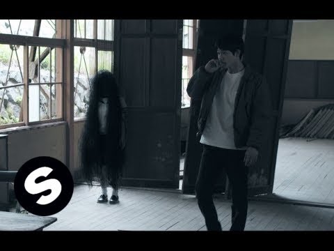 QUINTINO - WHAT WHAT (Official Music Video) - UCpDJl2EmP7Oh90Vylx0dZtA