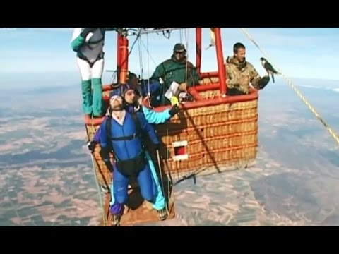 Falcon Vs Skydiver | Ultimate Killers | BBC - UCwmZiChSryoWQCZMIQezgTg