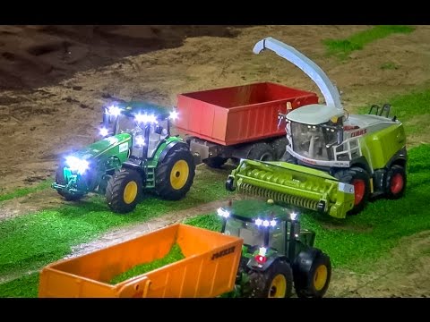 RC tractor action at Hof Mohr! Farming in 1:32 scale by Siku Control! - UCZQRVHvPaV4DRn3tp8qrh7A