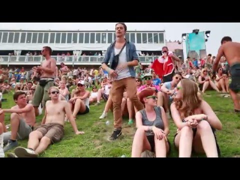 Geoffry is Dancing around Tomorrowland 2012 - UCsN8M73DMWa8SPp5o_0IAQQ