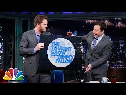 Chris Pratt Presents an Amazing Gift (Late Night with Jimmy Fallon) - UC8-Th83bH_thdKZDJCrn88g