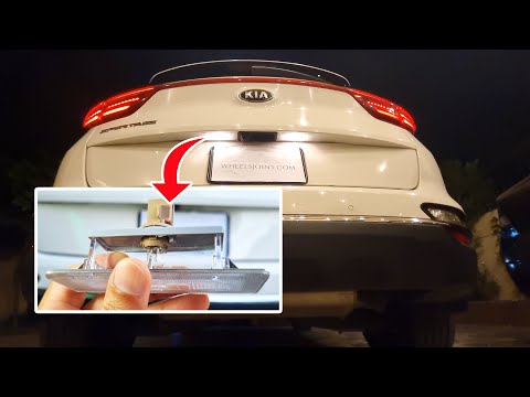 Jak wymienić żarówkę tablicy rejestracyjnej w Kia Sportage MK4.